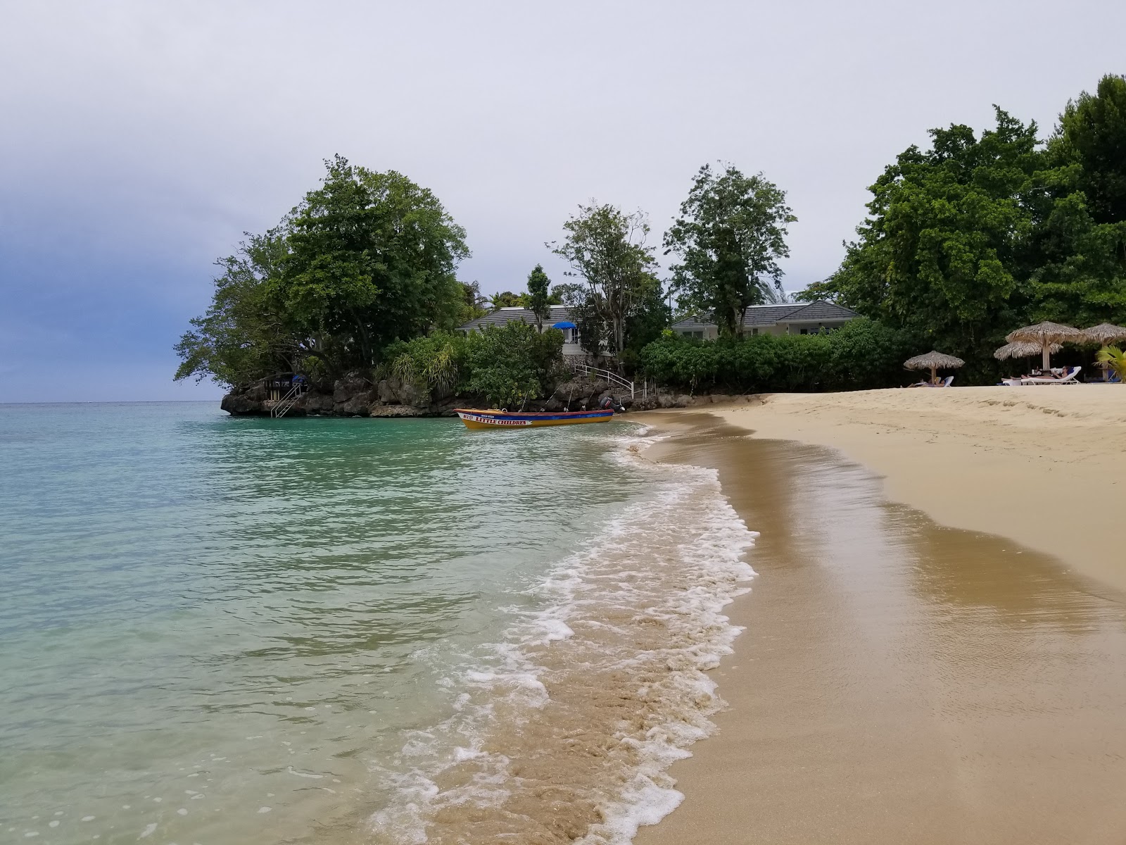 牙买加旅馆海滩的照片 和解