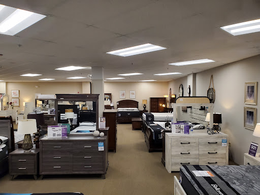 Furniture Store «Raymour & Flanigan Furniture and Mattress Store», reviews and photos, 2780 W Ridge Rd, Rochester, NY 14626, USA