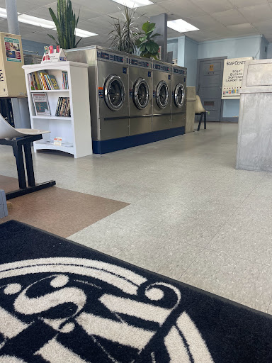 Laundromat «White Spot Coin Laundry», reviews and photos, 417 N. Reserve, Muncie, IN 47303, USA