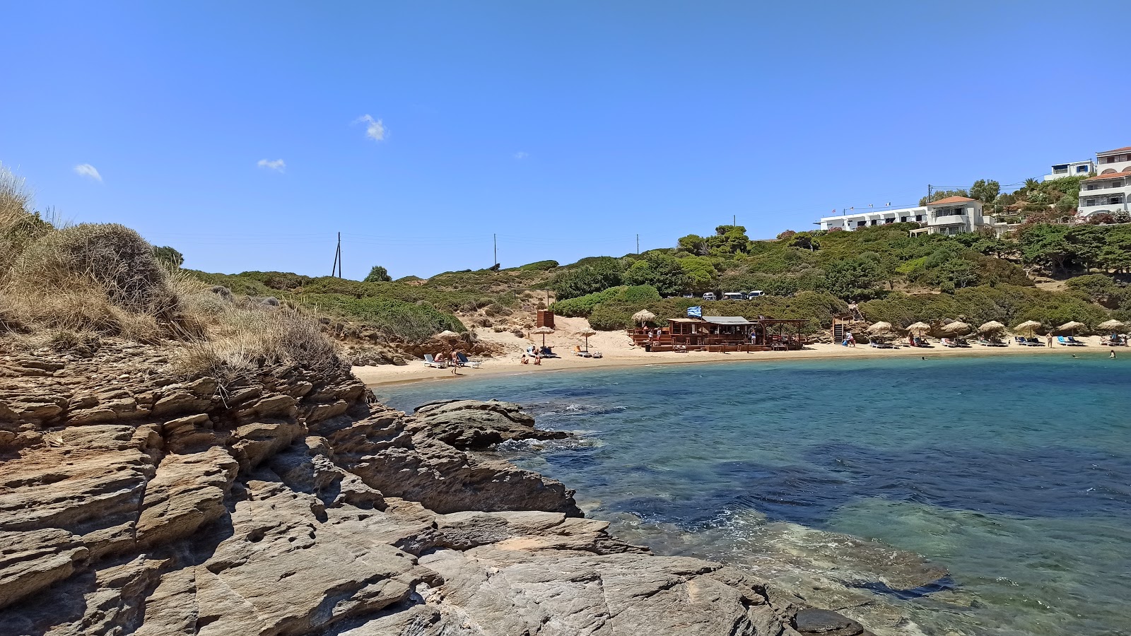 Foto van Colona Beach met kleine baai