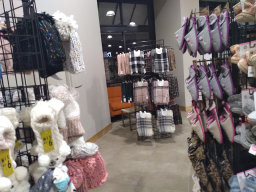 Shoe Store «DSW Designer Shoe Warehouse», reviews and photos, 1 Walden Galleria, Buffalo, NY 14225, USA