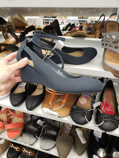 Clothing Store «Ross Dress for Less», reviews and photos, 909 N Landing Way, Renton, WA 98057, USA