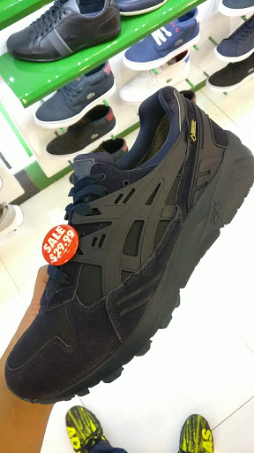 Sporting Goods Store «Nike Factory Store», reviews and photos, 3000 Grapevine Mills Pkwy #611, Grapevine, TX 76051, USA