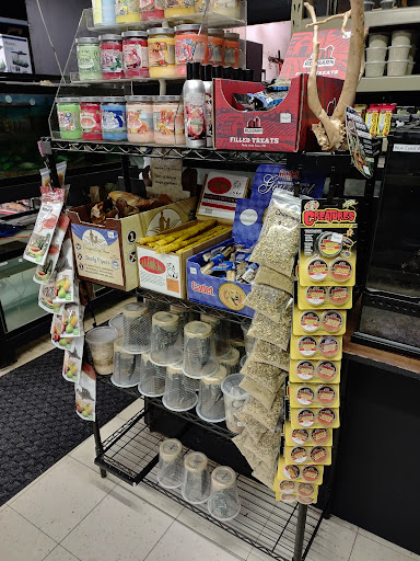 Pet Store «Gills And Thrills Pet Shop», reviews and photos, 204 E 8th St, Lockport, IL 60441, USA