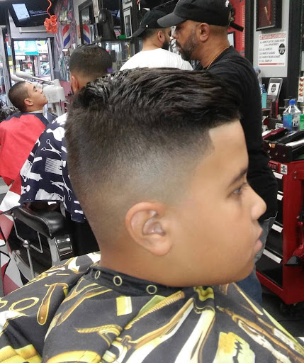 Barber Shop «Corona Barbershop Plus», reviews and photos, 94-17 37th Ave, Jackson Heights, NY 11372, USA
