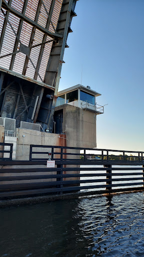 American Restaurant «Cracker Barrel Old Country Store», reviews and photos, 80 Alamo Dr, London, KY 40741, USA