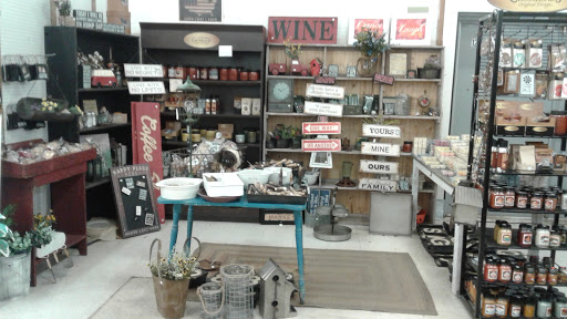 Flea Market «Traderbakers Flea Market», reviews and photos, 2080 Burton Ln, Martinsville, IN 46151, USA