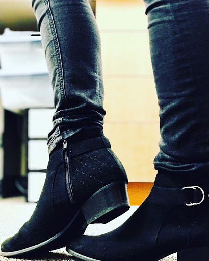 Shoe Store «DSW Designer Shoe Warehouse», reviews and photos, 833 N Krocks Rd #107, Allentown, PA 18106, USA