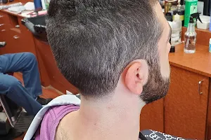 Lorenzo's Haircutting image
