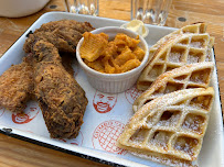 Chicken and Waffles du Restaurant de cuisine américaine moderne Gumbo Yaya Chicken and Waffles à Paris - n°2