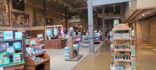 Sporting Goods Store «Bass Pro Shops», reviews and photos, 951 E Lewis and Clark Pkwy, Clarksville, IN 47129, USA