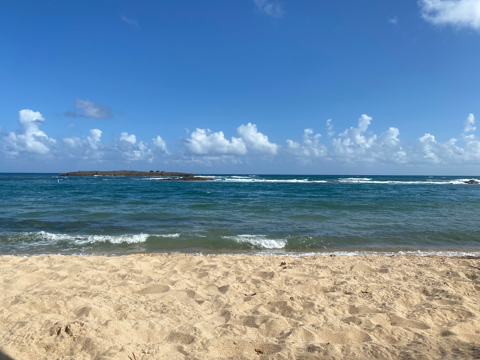 Escambron Beach 🏖️ San Juan, Puerto Rico - gedetailleerde kenmerken,  kaart, foto's, image size:1600x1200