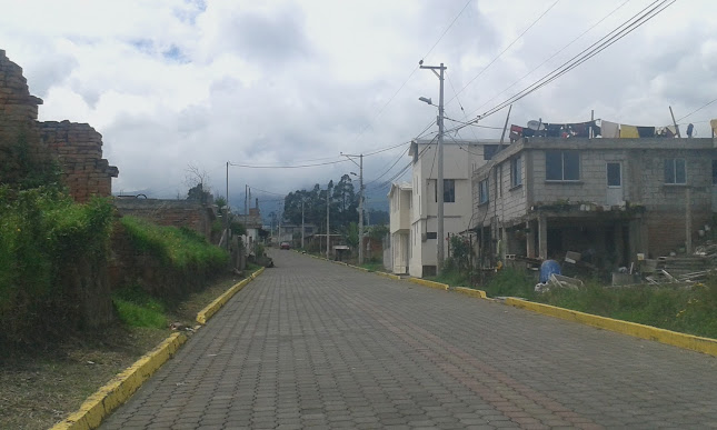 QM28+RGG, Quito 170175, Ecuador