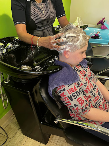 Hair Salon «Buzzing Bee Kids Hair Salon», reviews and photos, 131 Main St #6, East Rockaway, NY 11518, USA