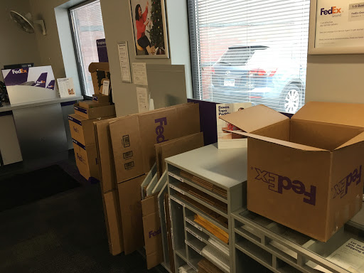 Shipping and Mailing Service «FedEx Ship Center», reviews and photos, 7555 Meridian Cir N, Maple Grove, MN 55369, USA