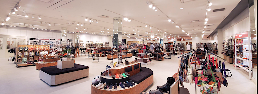 Shoe Store «Reyers Shoe Store», reviews and photos, 40 S Water Ave, Sharon, PA 16146, USA