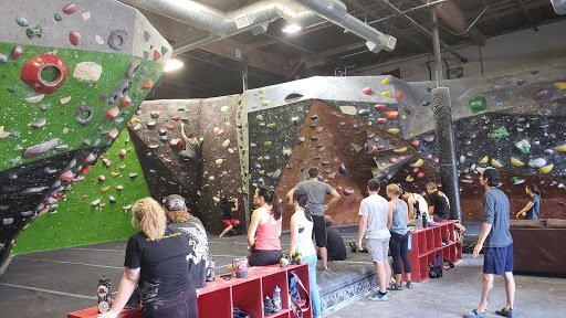 Rock Climbing Gym «Hangar 18 Indoor Climbing Gym - Mission Viejo», reviews and photos, 23812 Vía Fabricante A4, Mission Viejo, CA 92691, USA