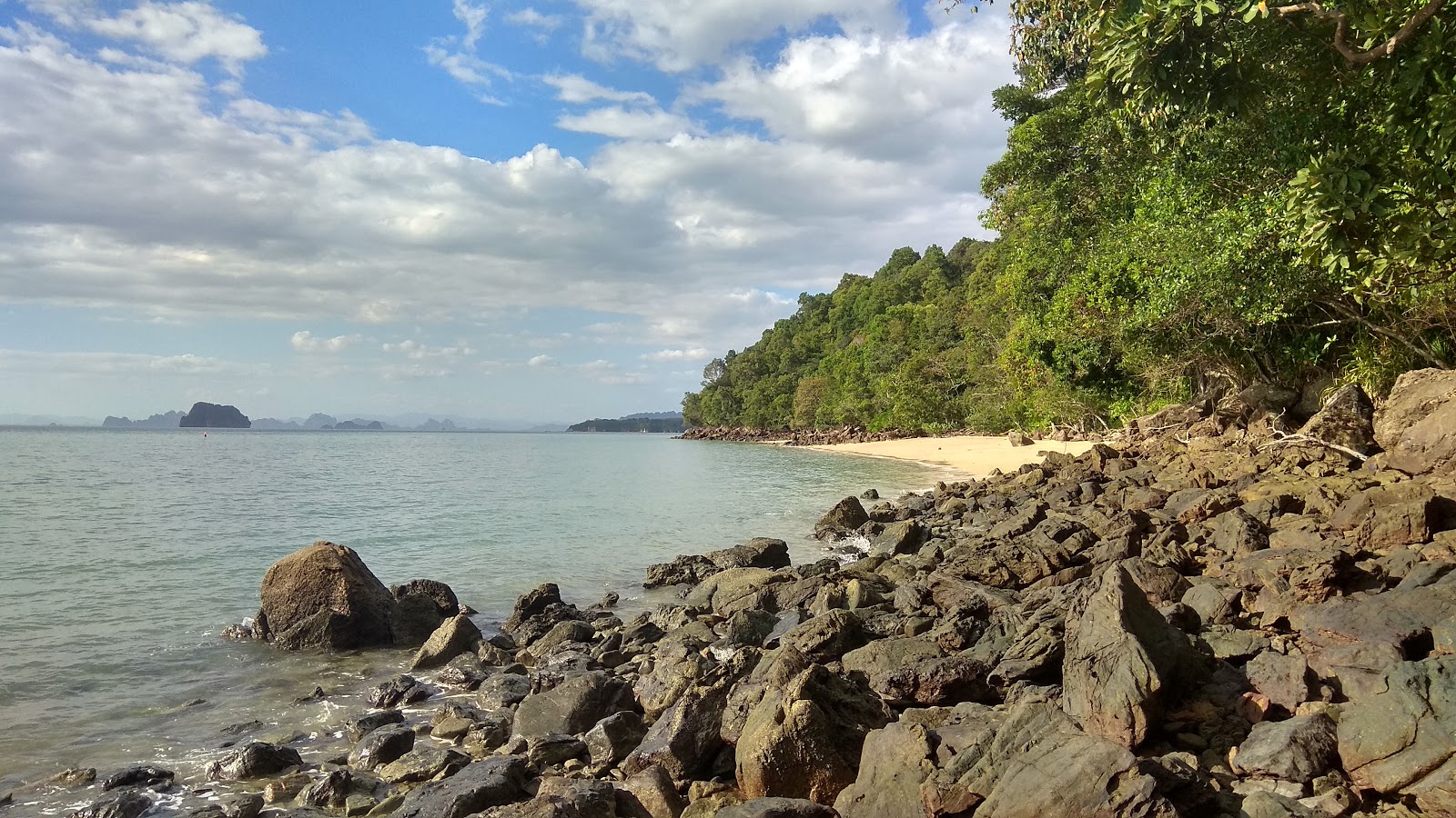 Silanto Beach'in fotoğrafı çok temiz temizlik seviyesi ile