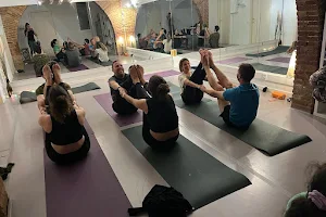 Yoga con Caro image