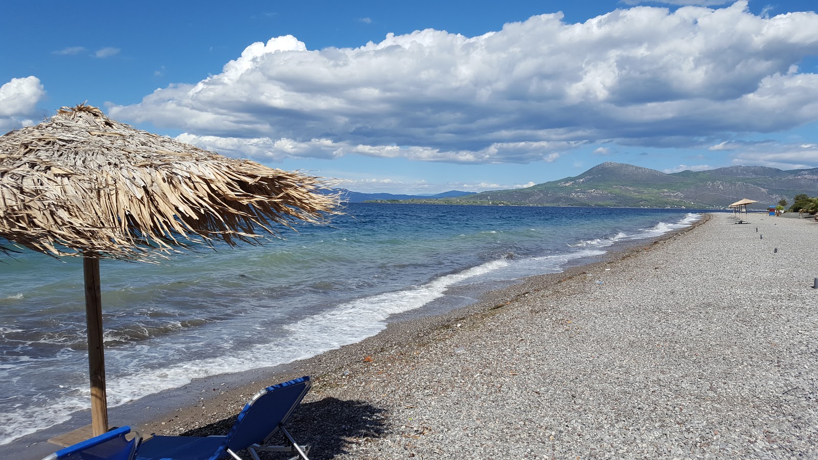 Fotografie cu Asproneri beach II - locul popular printre cunoscătorii de relaxare