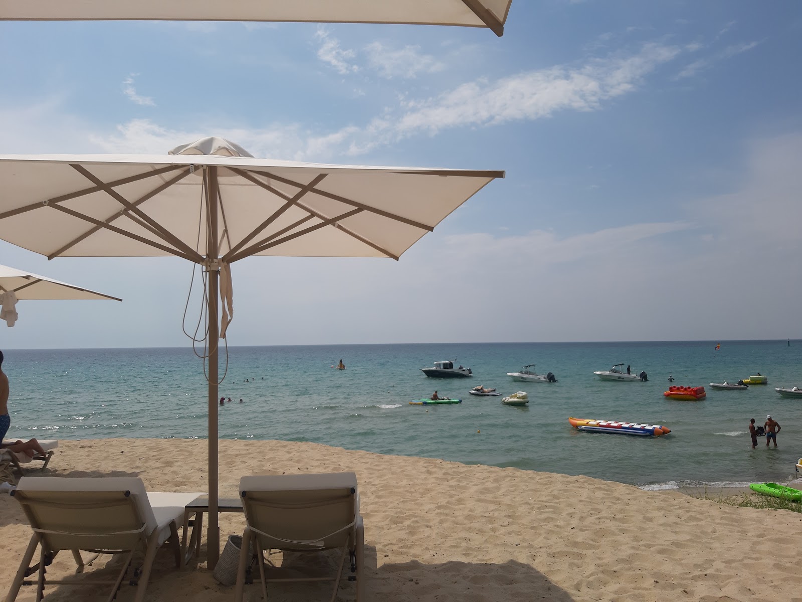 Foto di Spiaggia di Sani III e il suo bellissimo paesaggio
