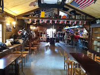 Atmosphère du Café et restaurant de grillades Country Saloon à Cistrières - n°15