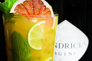 Prestige cocktail & shisha bar image