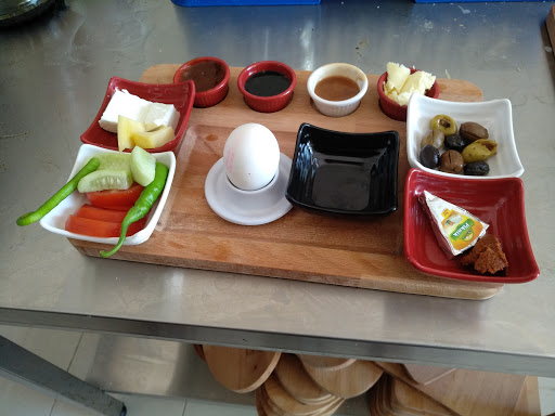 Deli Mavi Cafe Restaurant - Çınar Altı Çay Bahçesi