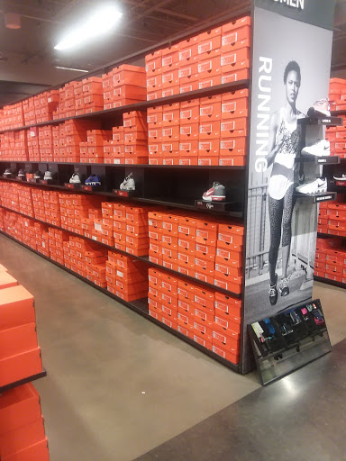 Clothing Store «Nike Factory Store», reviews and photos, 3905 Eagan Outlets Pkwy #200, Eagan, MN 55122, USA