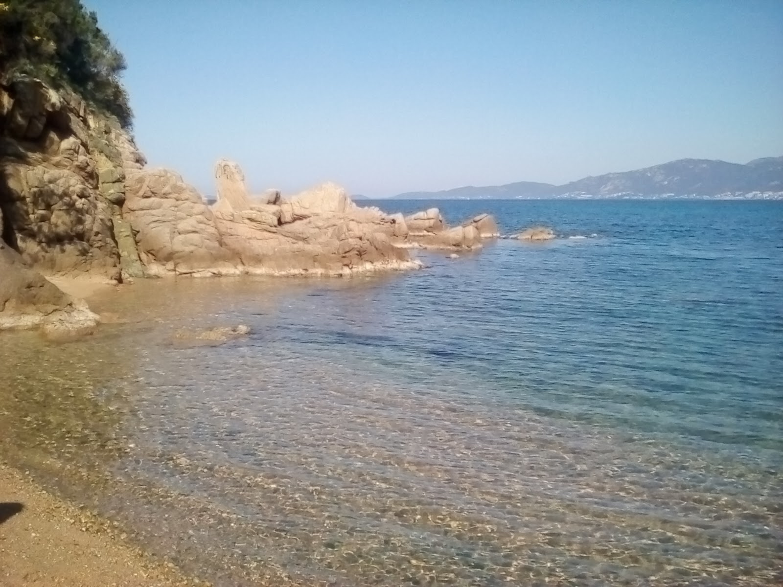Photo de Agosta beach II avec petite baie