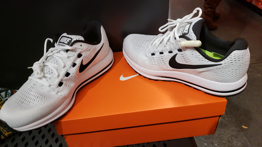 Sporting Goods Store «Nike Factory Store», reviews and photos, 1 Outlet Blvd #600, Wrentham, MA 02093, USA