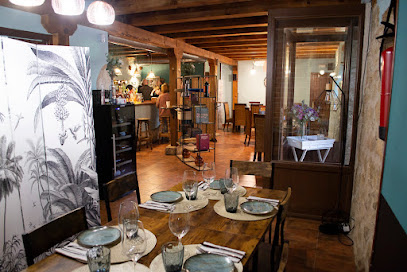 Restaurante Algún Lugar - Pl. Mayor, 13, 47282 Trigueros del Valle, Valladolid, Spain