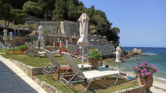 Agios Petros Plajı