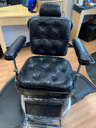 Barber Shop «Master Barbers», reviews and photos, 144 E Boughton Rd, Bolingbrook, IL 60440, USA