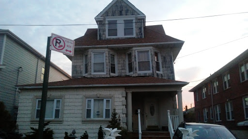 Liquor Store «Friendly Liquor Store Inc», reviews and photos, 69-15 Beach Channel Dr, Arverne, NY 11692, USA