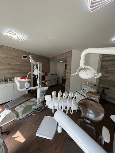 Стоматологични кабинети "Д-р Станеви"-гр.Ямбол телефон