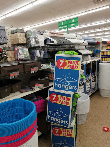 Dollar Store «Dollar Tree», reviews and photos, 918 E New York St #130, Aurora, IL 60505, USA