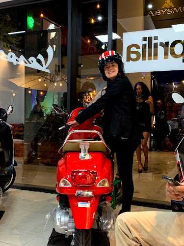 Opiniones de Vespa Aprilia Three Bikers en Quito - Concesionario de automóviles