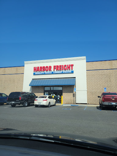 Hardware Store «Harbor Freight Tools», reviews and photos, 10765 Magnolia Ave #100, Riverside, CA 92505, USA