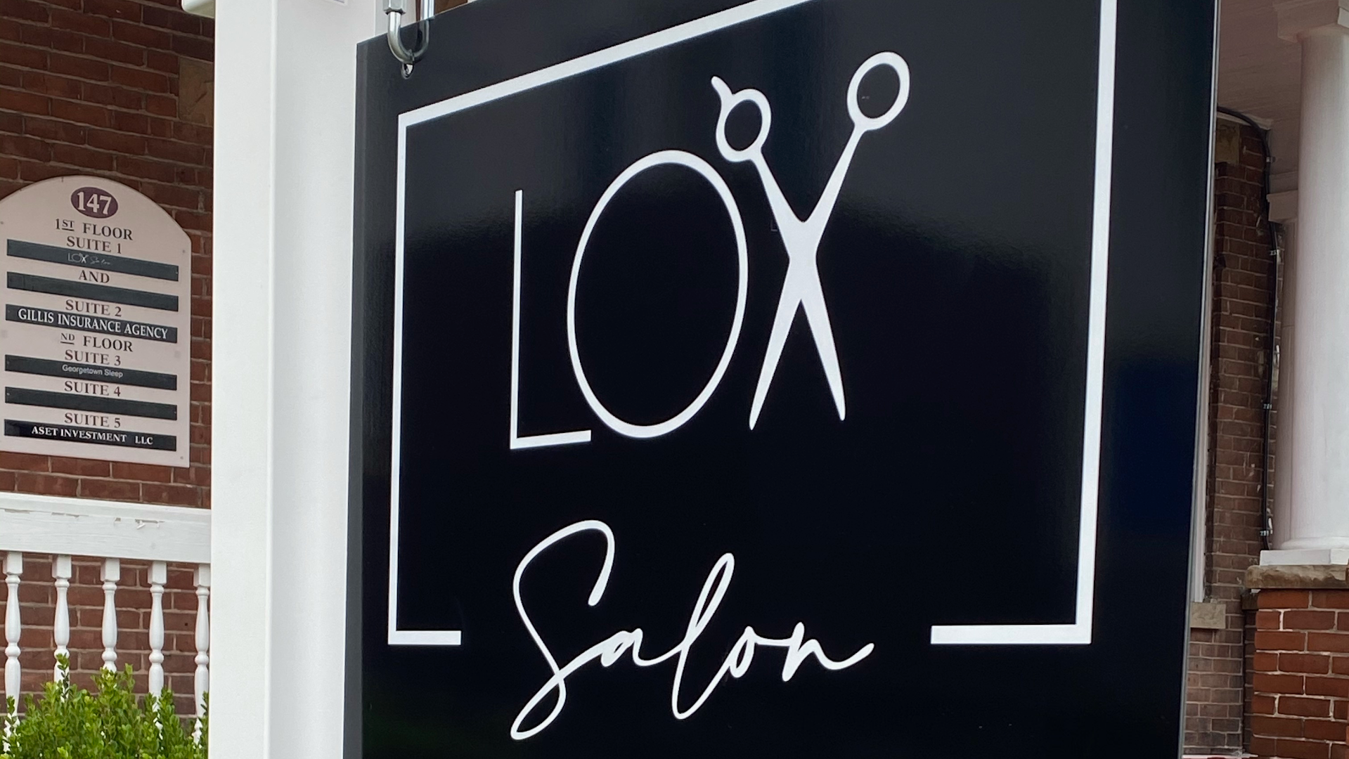 Lox Salon