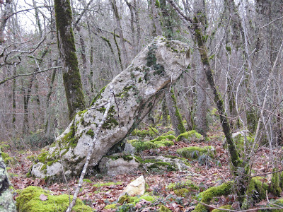 Menhir communal de Bèzes à Montcabrier