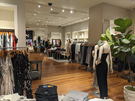 Clothing Store «Banana Republic», reviews and photos, 5636 Bay St, Emeryville, CA 94608, USA