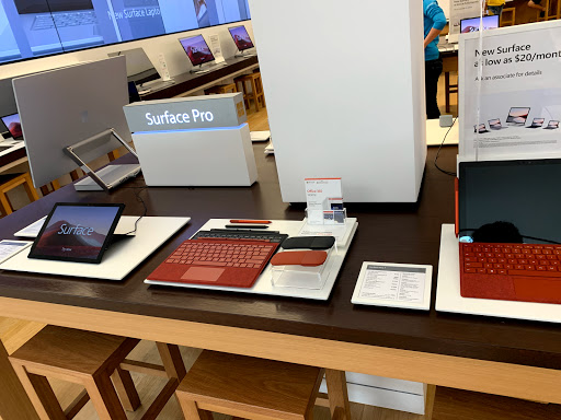 Computer Store «Microsoft Store - International Plaza», reviews and photos, 2223 N Westshore Blvd, Tampa, FL 33607, USA