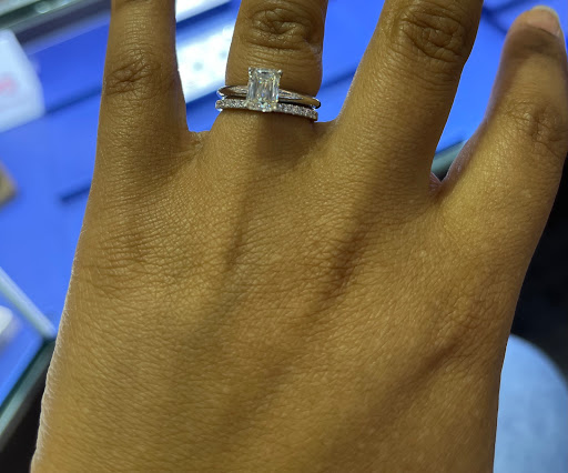 Jewelry Store «Genesis Diamonds (Cincinnati)», reviews and photos, 8060 Montgomery Rd #500, Cincinnati, OH 45236, USA