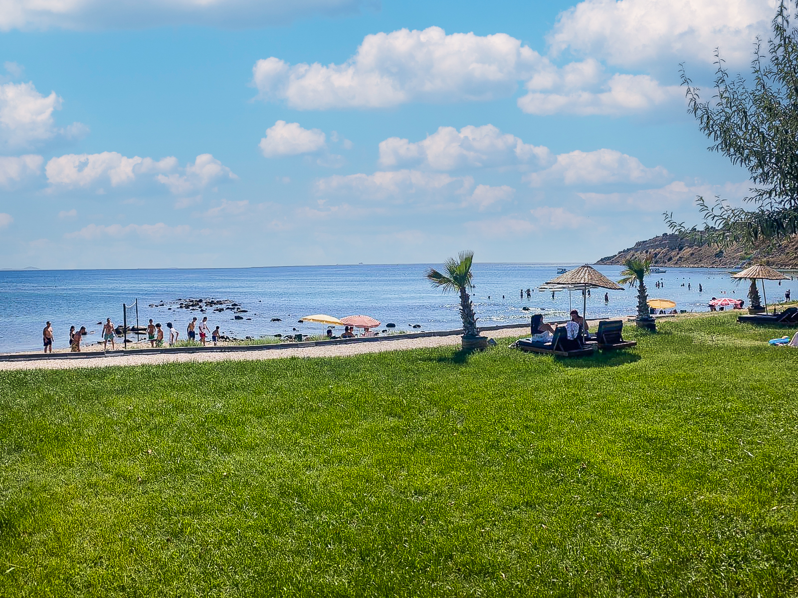 Foto von Ertugrul Koyu V Beach und die siedlung
