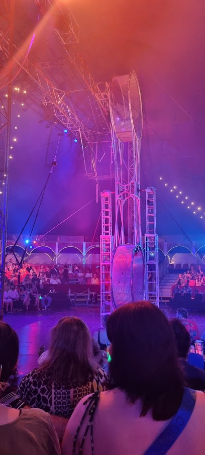 Infamous cabaret circus