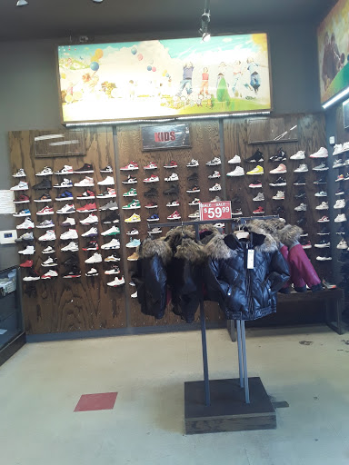 Shopping Mall «Hillcrest Shopping Center», reviews and photos, 1701 N Larkin Ave, Crest Hill, IL 60403, USA