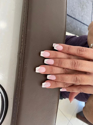 Nail Salon «Flora De Nails & Spa», reviews and photos, 1751 E Commercial Blvd, Fort Lauderdale, FL 33334, USA