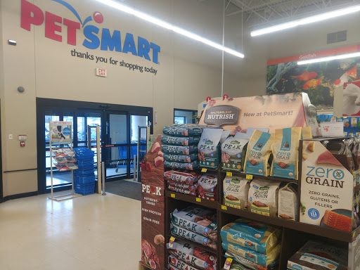 Pet Supply Store «PetSmart», reviews and photos, 3950 28th St SE, Kentwood, MI 49512, USA