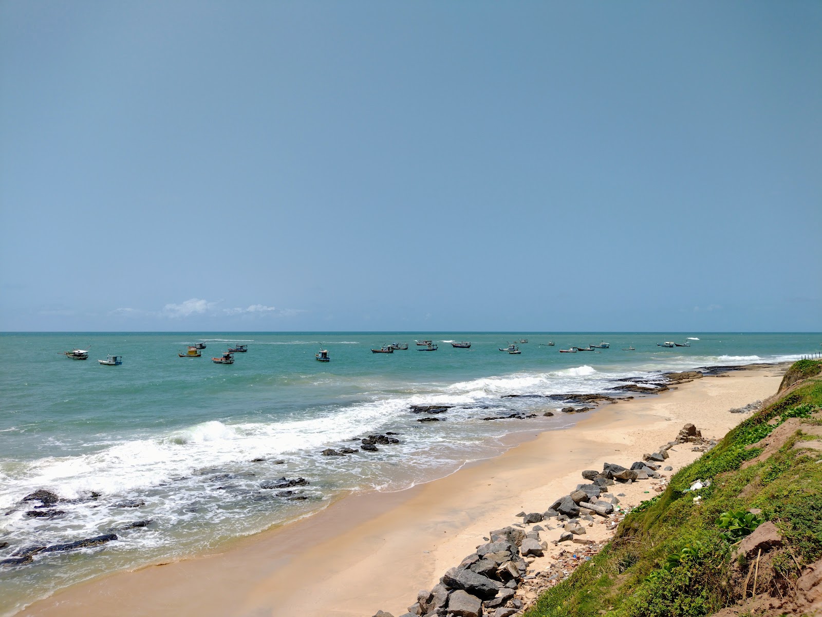Photo de Lagon Acide avec rivage droit, long